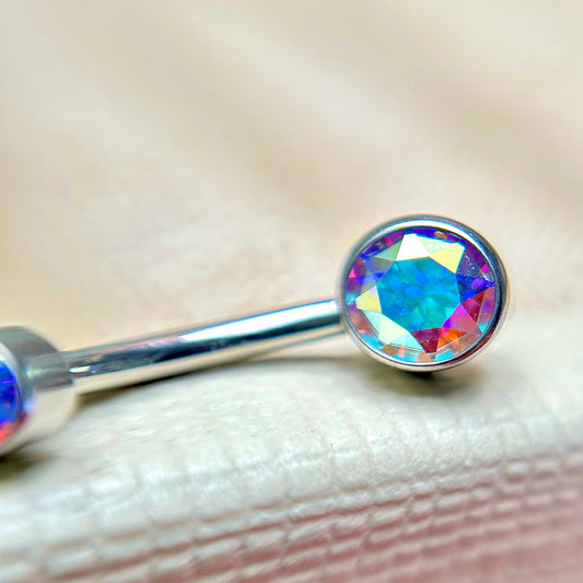 Piercing para ombligo con zircones multicolor.